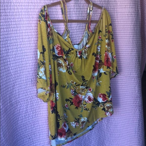 🦄3 for $25 bundle🦄 Cold shoulder floral top - Picture 1 of 3